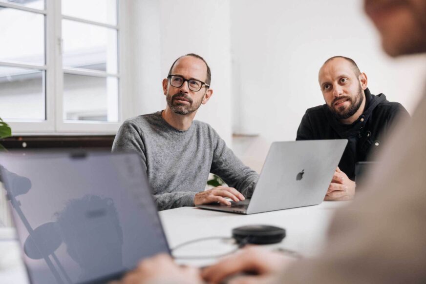Mitarbeiter von bueroparallel in einem Meeting