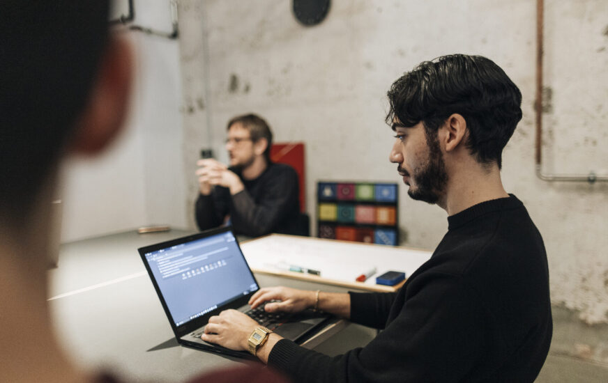 Bueroparallel - Mitarbeiter beim Developer Talk - Teil 2