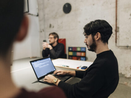 Bueroparallel - Mitarbeiter beim Developer Talk - Teil 2