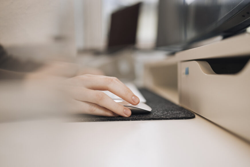 Bueroparallel - Finger an Maus